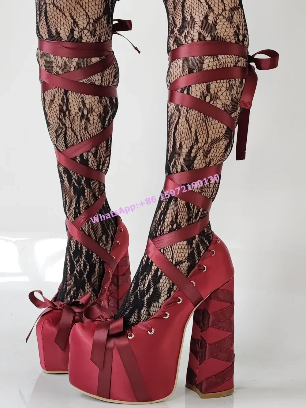 Ribbon Tie Heel - สีแดงซาตินริบบิ้นปั๊มแพลตฟอร์ม CROSS Tied Lace Up Chunky