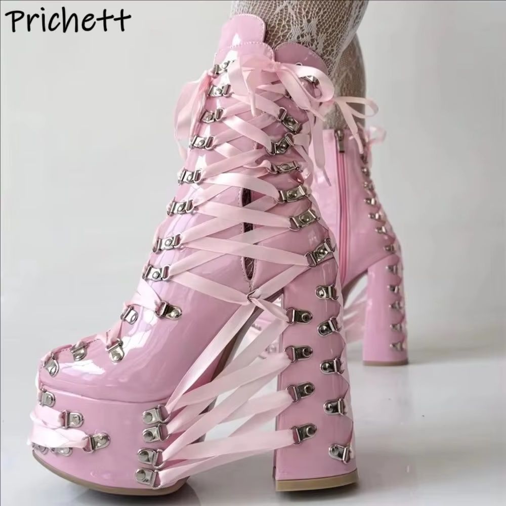 Ribbon Tie Heel - รองเท้าบูทข้อเท้าแบบผูกเชือกสีดำชมพู ประดับริบบิ้น หัวเข็มขัดโลหะ หัวกลม ส้นตึก รองเท้าส้นสูงแบบแพลตฟอร์ม