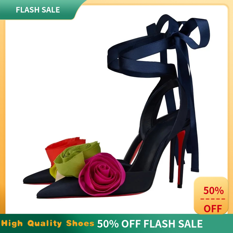 Ribbon Tie Heel - รองเท้าส้นสูงสตรีแบบหัวแหลม สายรัดข้อเท้า ผ้าซาติน ประดับโบว์ดอกกุหลาบ 3 มิติ
