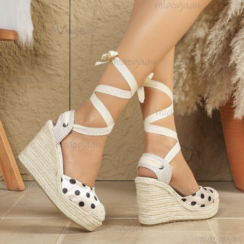รองเท้าส้นเตารีดแบบสานลายจุดสำ - Ribbon Tie Heel บทวิจารณ์และราคา