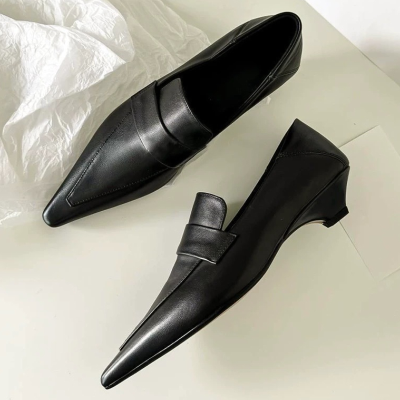 รองเท้าส้นเตี้ยหัวแหลม ดีไซน์ห - Women Shoes Brands บทวิจารณ์และราคา