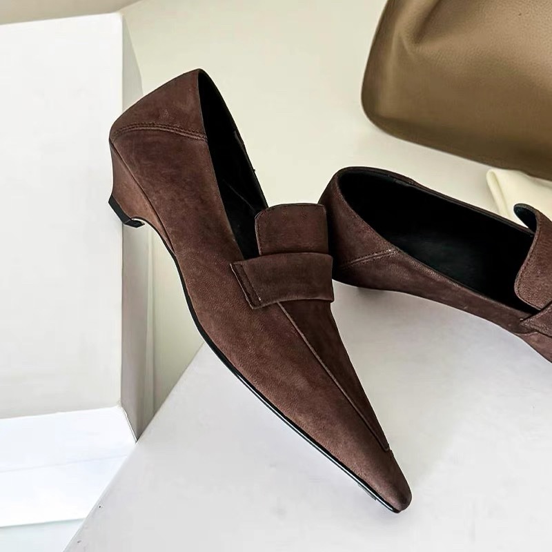 รองเท้าส้นเตี้ยหัวแหลม ดีไซน์ห - Women Shoes Brands บทวิจารณ์และราคา