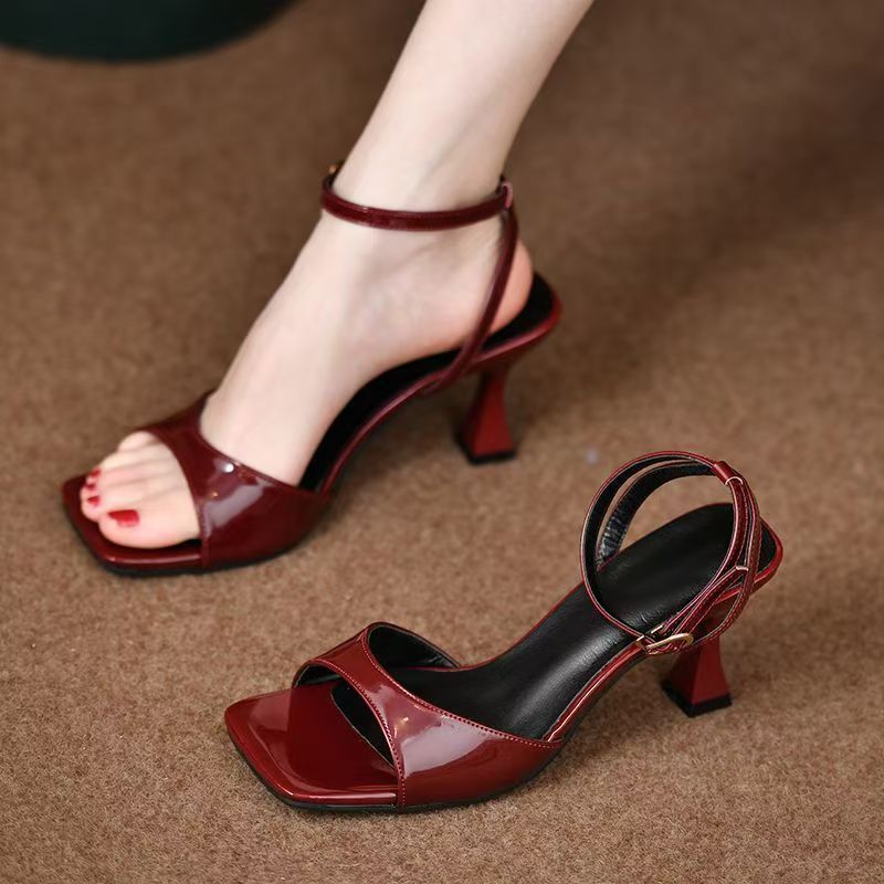 รองเท้าผู้หญิงแบรนด์ใหม่ ดีไซน - Women Shoes Brands บทวิจารณ์และราคา