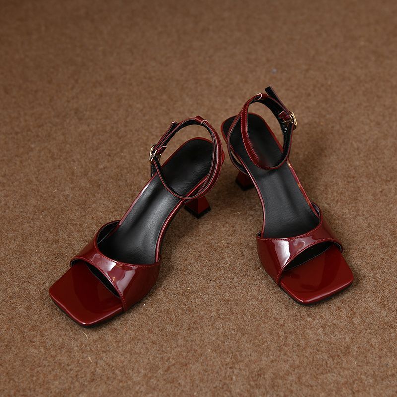 รองเท้าผู้หญิงแบรนด์ใหม่ ดีไซน - Women Shoes Brands บทวิจารณ์และราคา