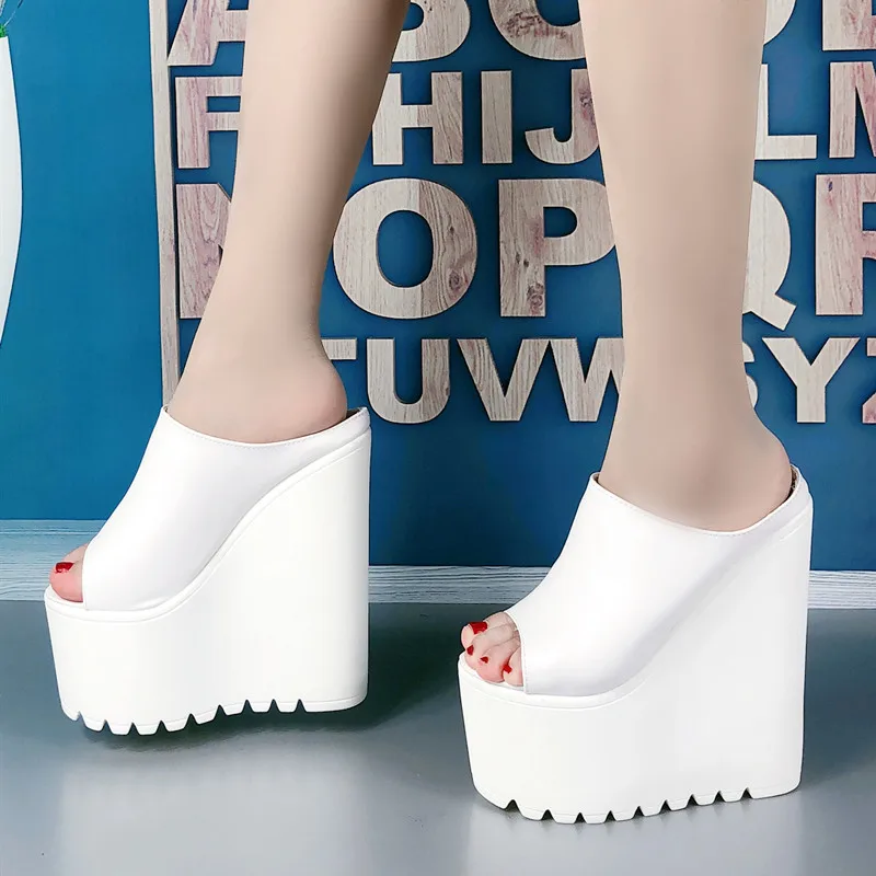รองเท้าส้นตึกแบบรัดส้นประดับหม - Women Shoes Brands บทวิจารณ์และราคา