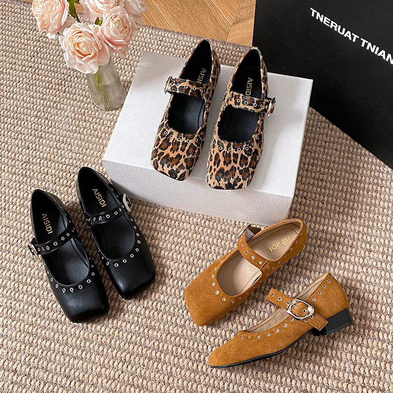รองเท้าส้นเตี้ยแบบแมรี่เจนสไตล - Women Shoes Brands บทวิจารณ์และราคา